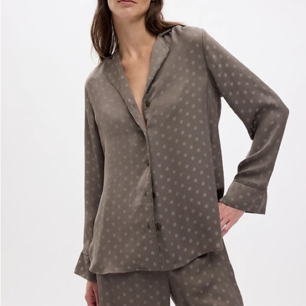 🆕GAP Polka Dot Satin Button Down, Size Medium
